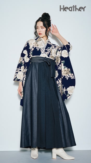 Heatherブランド袴 花柄のネイビーの着物とデニム素材の袴のイメージ